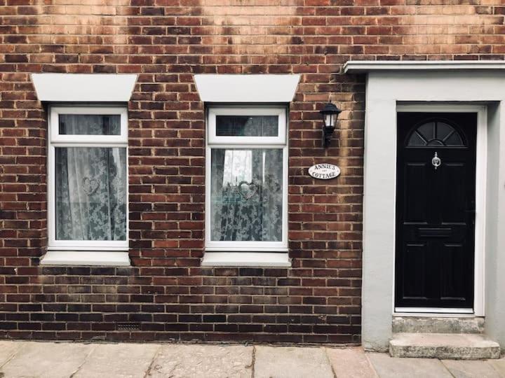 Annie'S Cottage , Whitby . Beautiful Sea Views Exterior photo